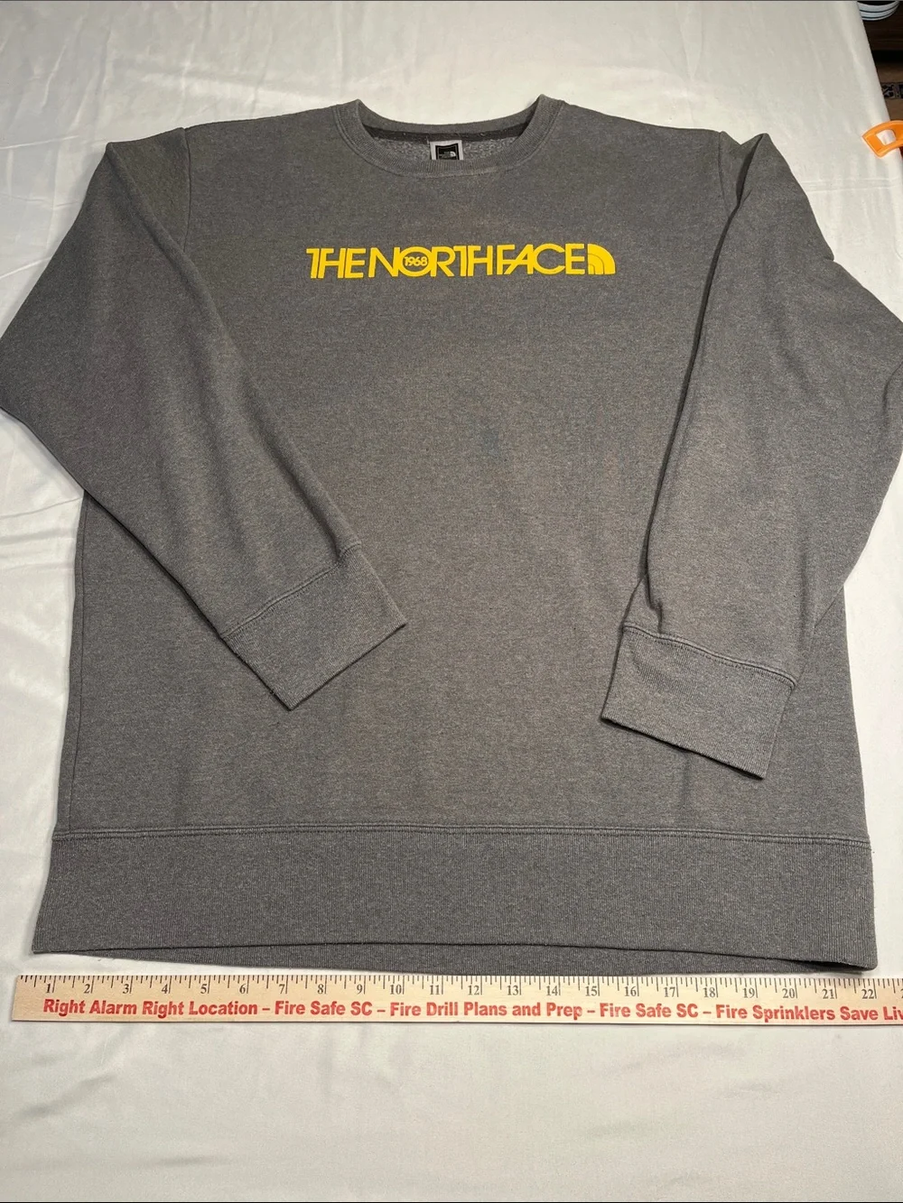 The North Face Mens Large Gray Crewneck Sweatshirt Yellow Logo‎ Pullover
